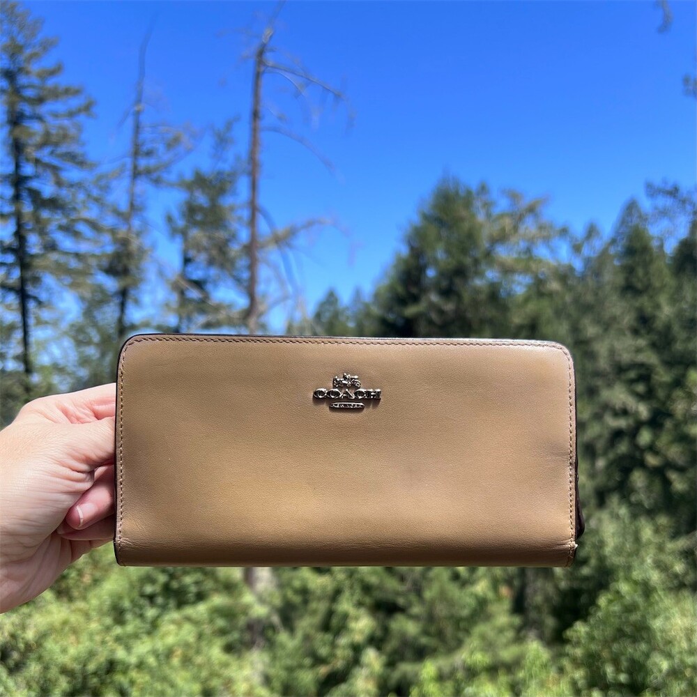 COACH Beige Tan Smooth Leather Bifold Wallet with Silver Hardware AUTHENTIC